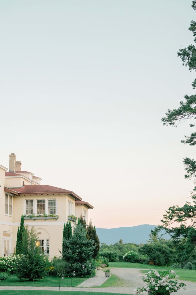 If you're dreaming of a timeless wedding in New England with destination vibes, Aldworth Manor might be your perfect venue. Explore this real wedding story.