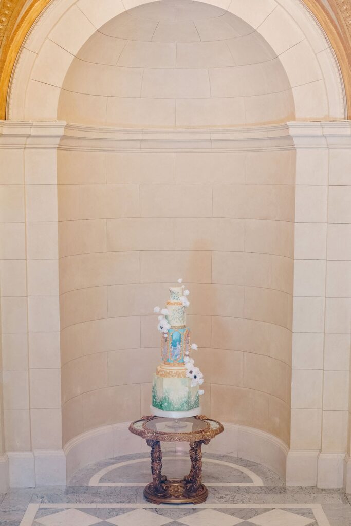 oral wedding cake inspiration from Aldrich Mansion in Rhode Island